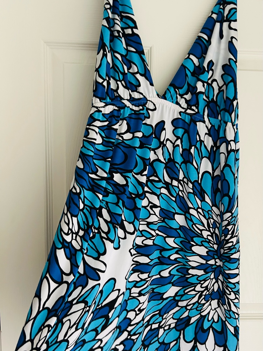 Jordan Taylor Blue & White Floral v neck beach Sundress - Picture 4 of 6